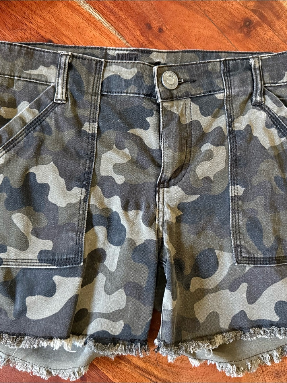 KUT from the Kloth Olive Camo Shorts with Frayed hem detail. Size 0